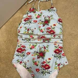 Women’s Onepiece Bathing Suit